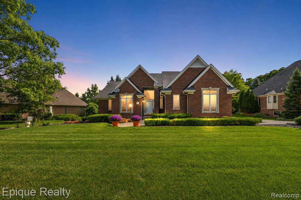 5675 Golf Pointe Drive — photo