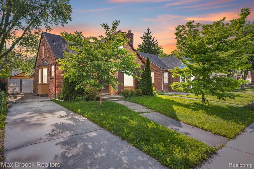 4391 Bishop Street — photo