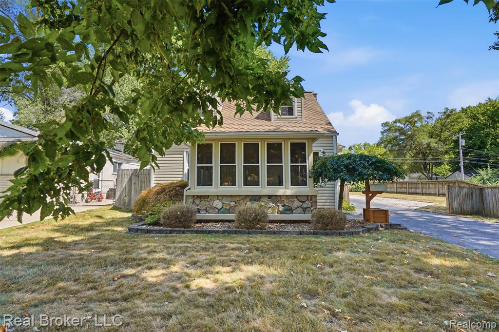 19410 Rensellor Street — photo