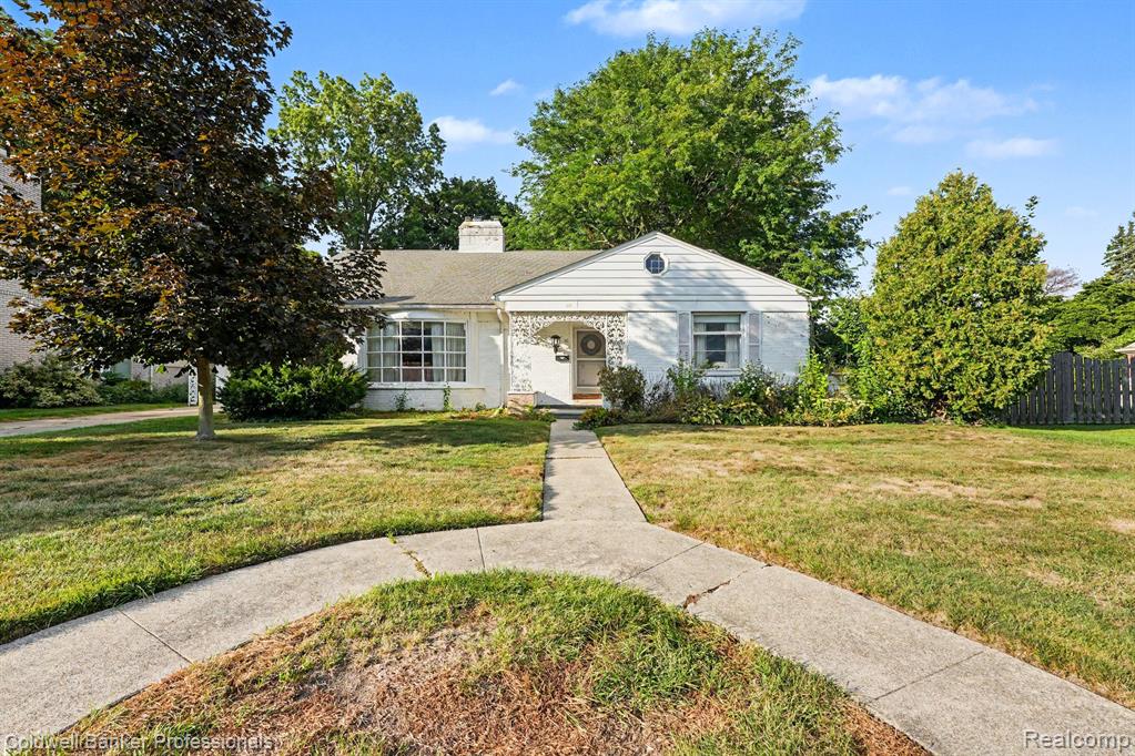 16 Hawthorne Road — photo