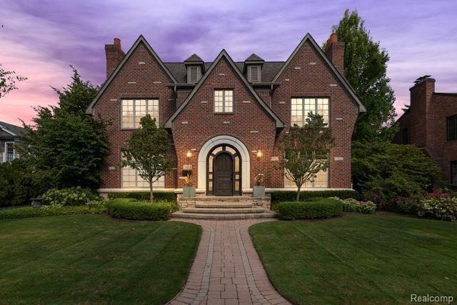 321 Aspen Road — photo
