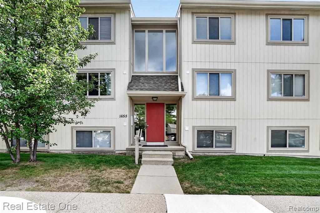 1655 Riverside Drive 12 — photo