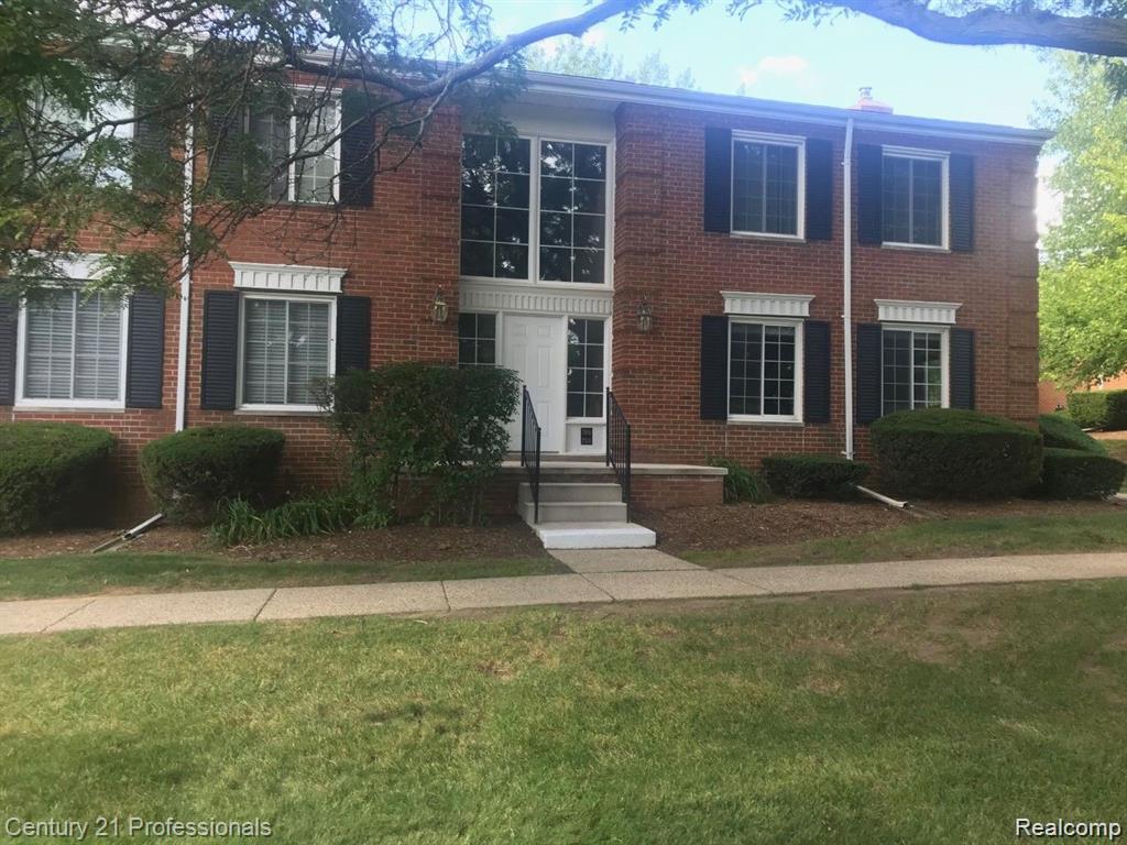766 E Fox Hills Drive — photo