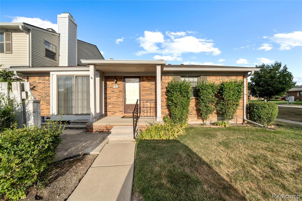 2101 Vine Way 90 — photo
