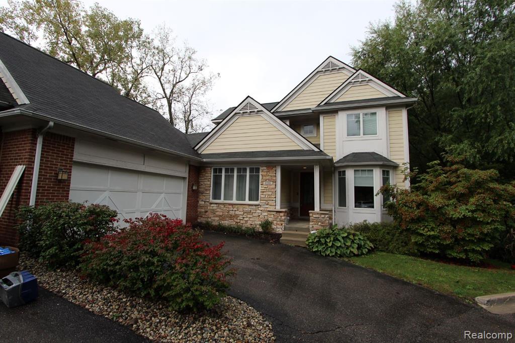 1090 Oakwood Drive — photo