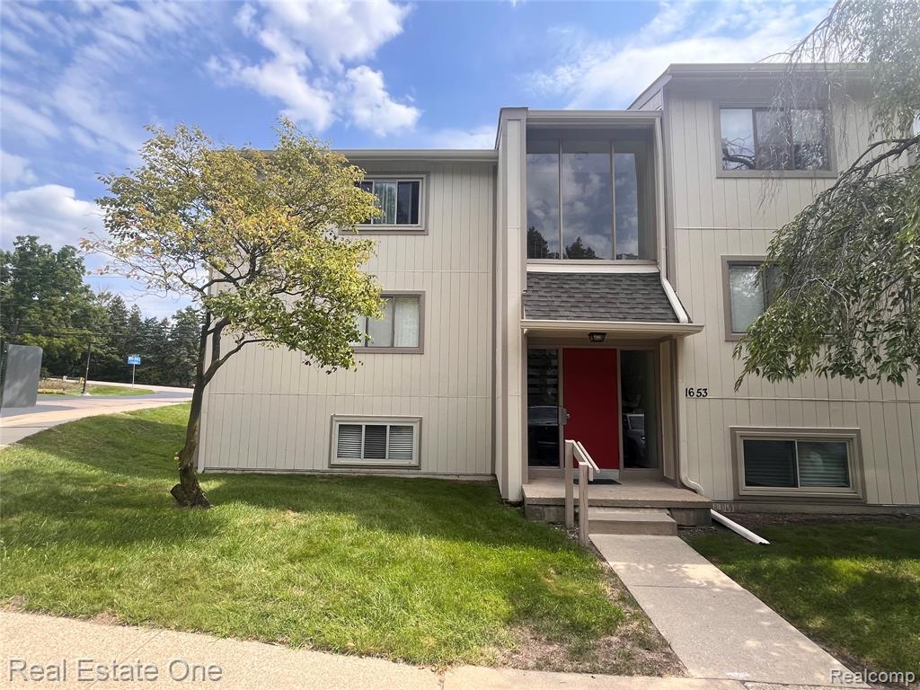 1653 Riverside Drive, Rochester Hills, MI 48309