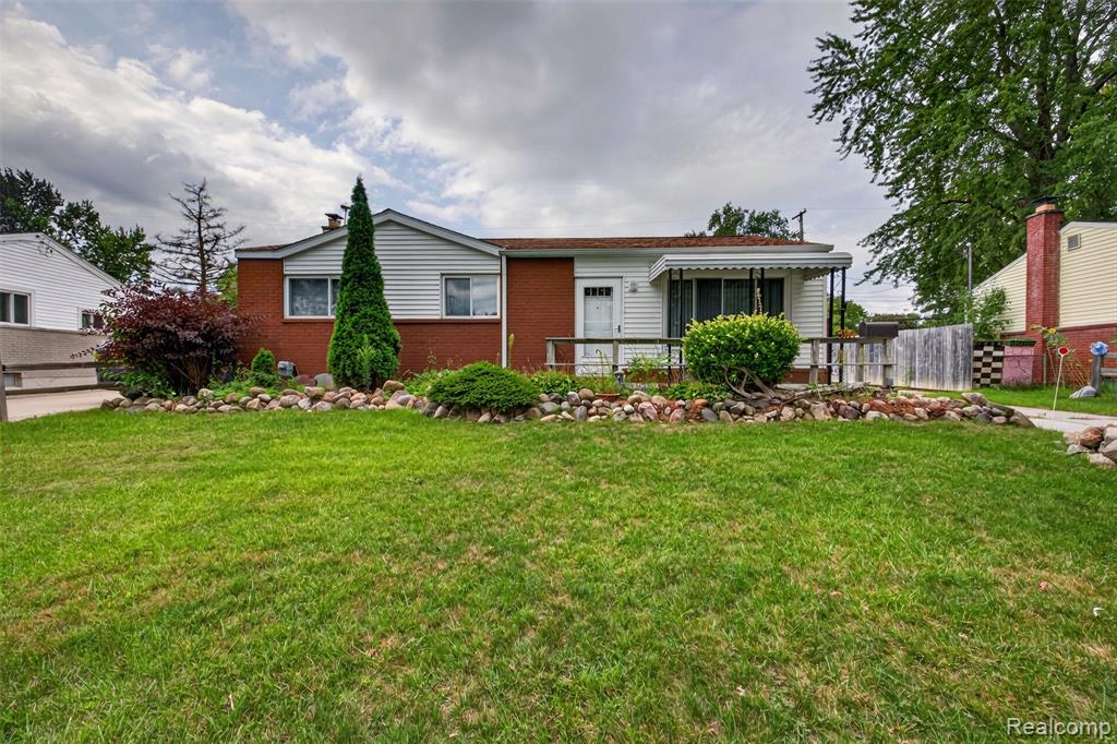 310 Tamarac Drive — photo