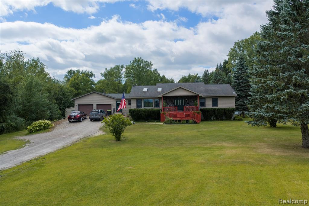 2392 Davis Road — photo
