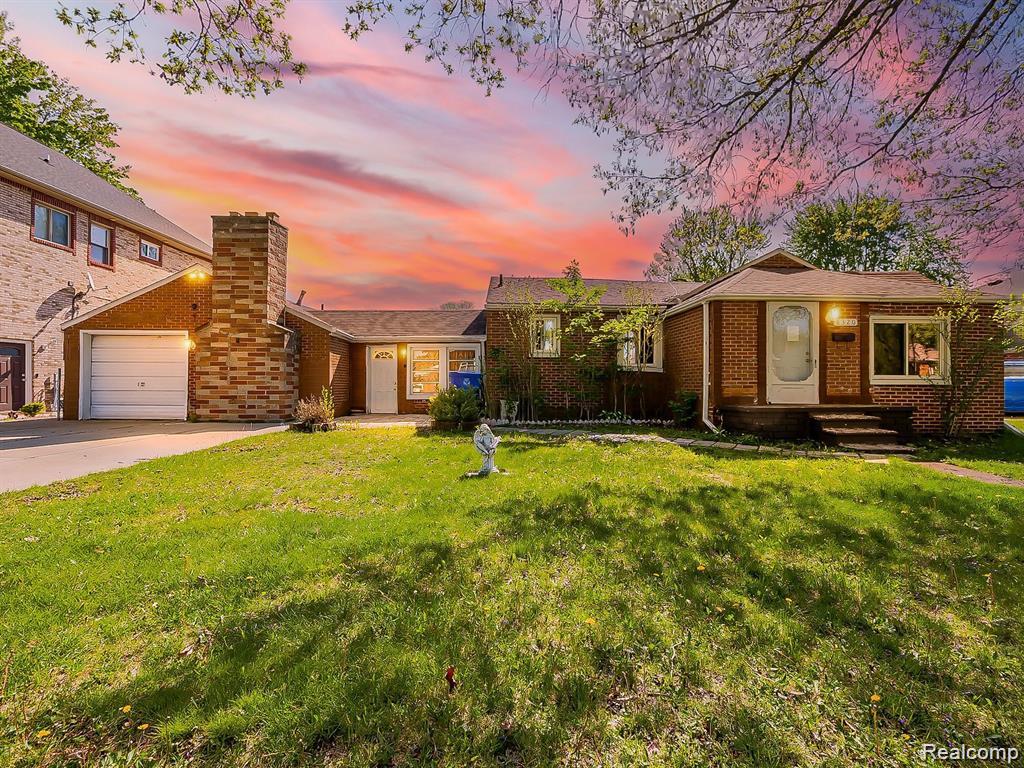 8320 Nightingale Street — photo