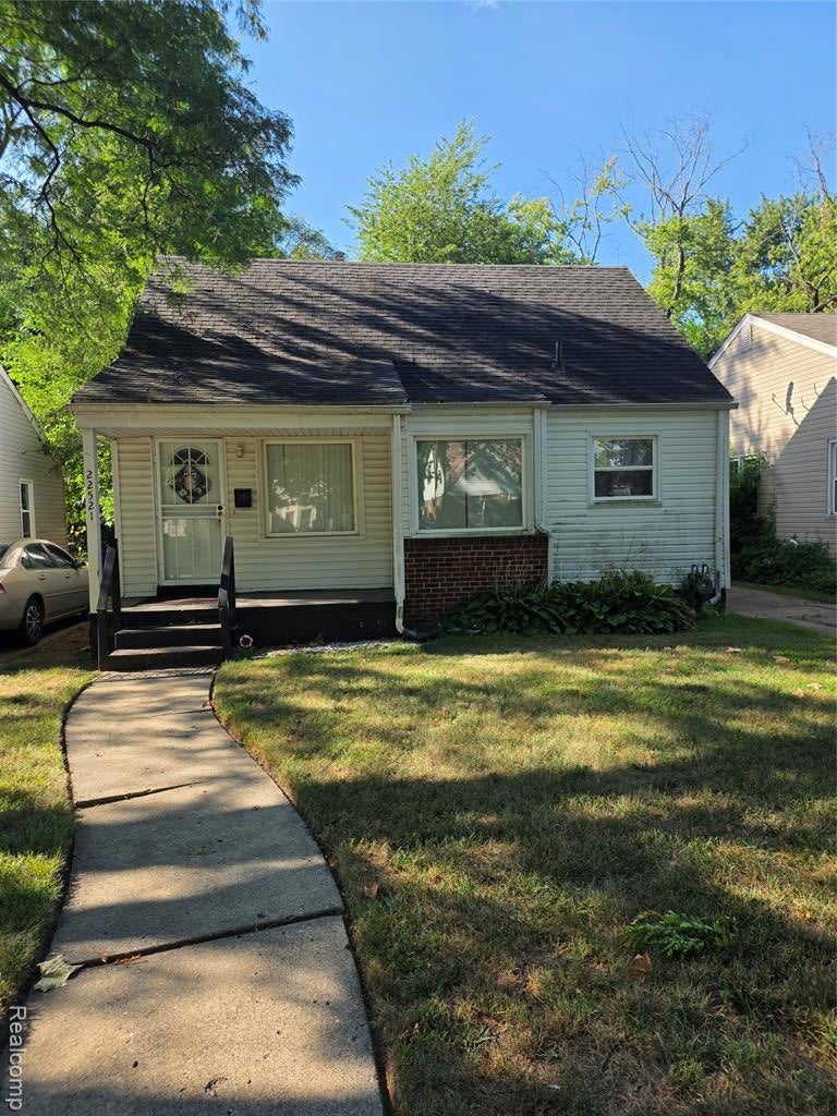 22521 Pembroke Avenue — photo