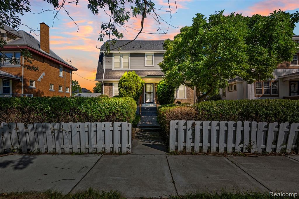 878 Lawrence Street — photo