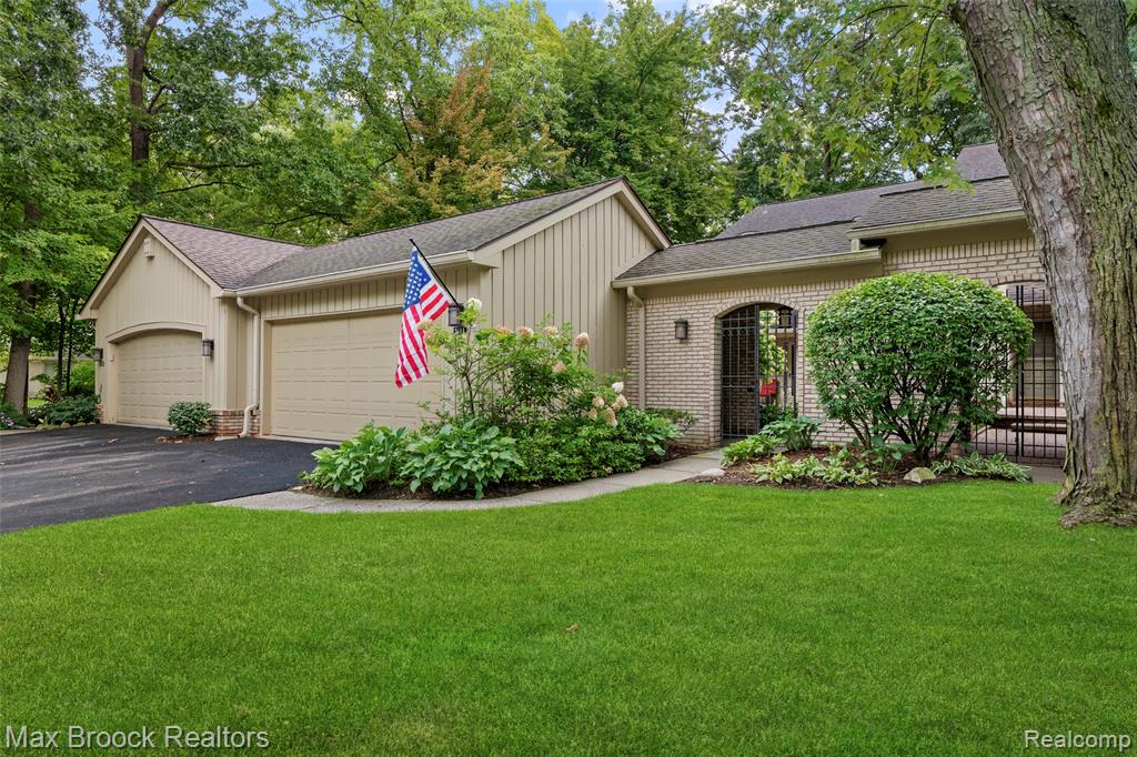 1188 Glenpointe Court — photo