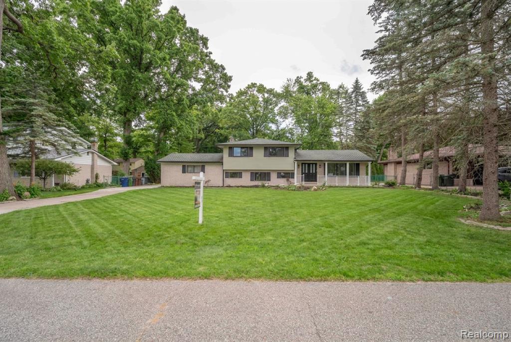 6742 Canterbury Court — photo
