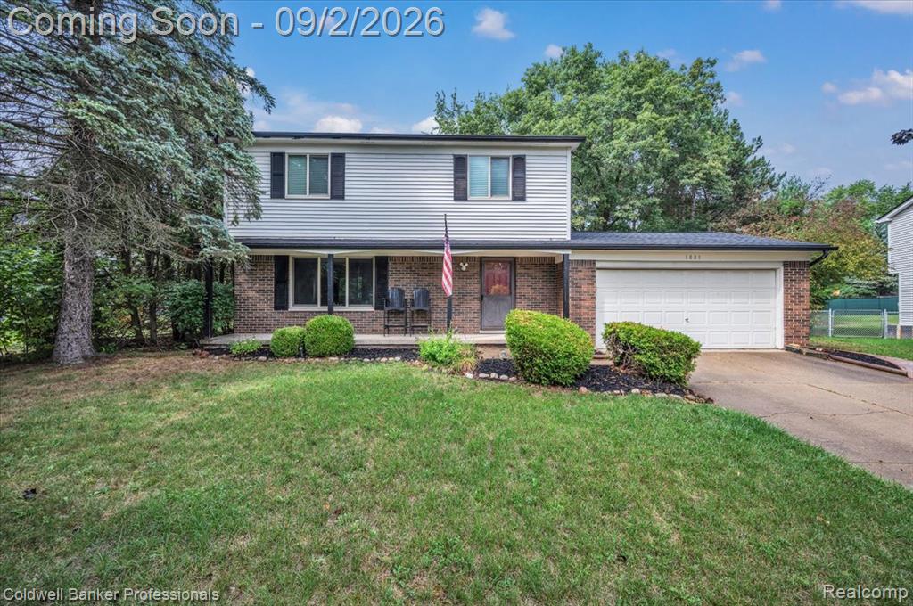 1081 Keble Lane — photo