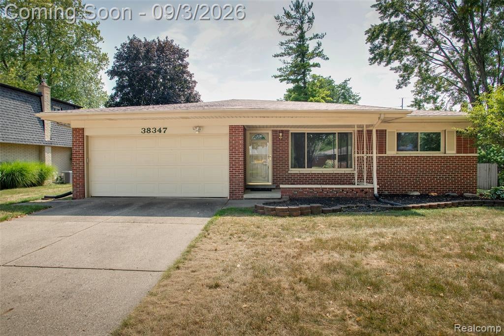 38347 Roycroft Court — photo