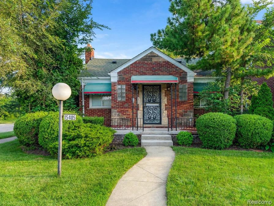 15405 Young Street — photo