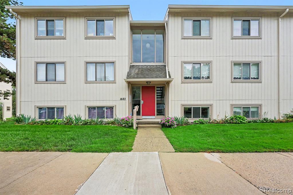 1683 Riverside Drive 2 — photo