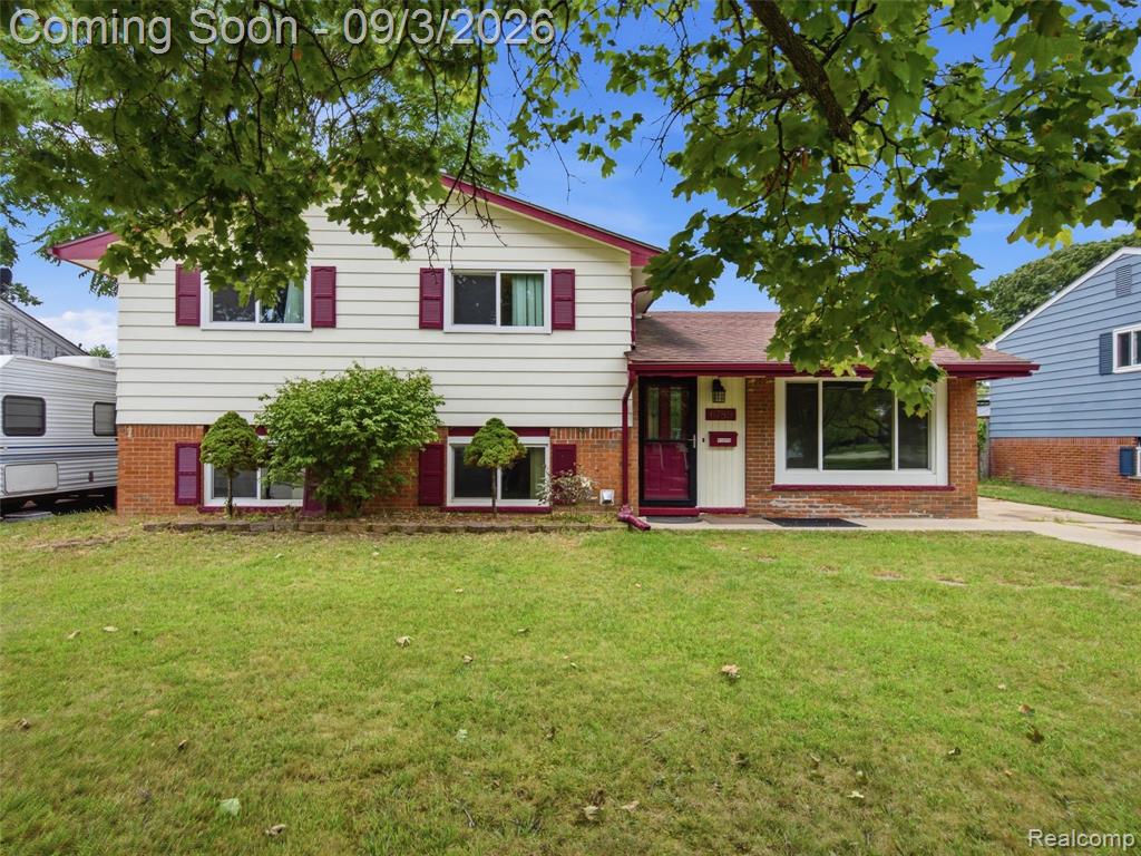 6789 Chirrewa Street — photo