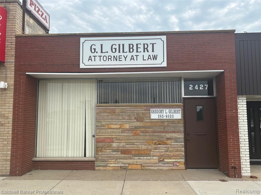 2427 Fort Street — photo