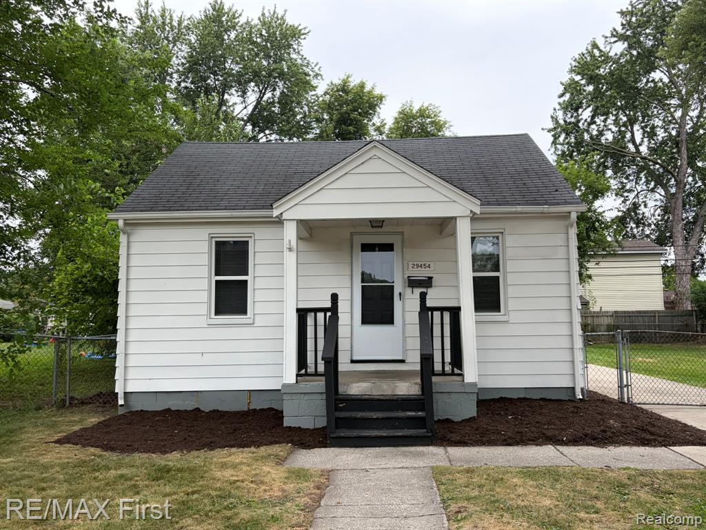 29454 Maplewood Street — photo