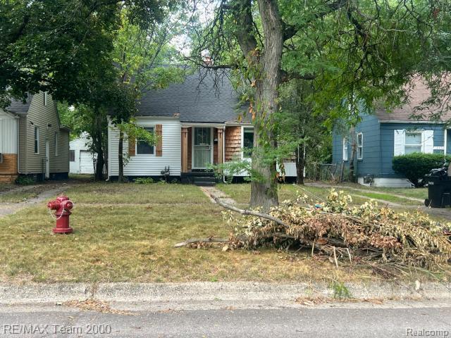 18462 Grandville Avenue — photo