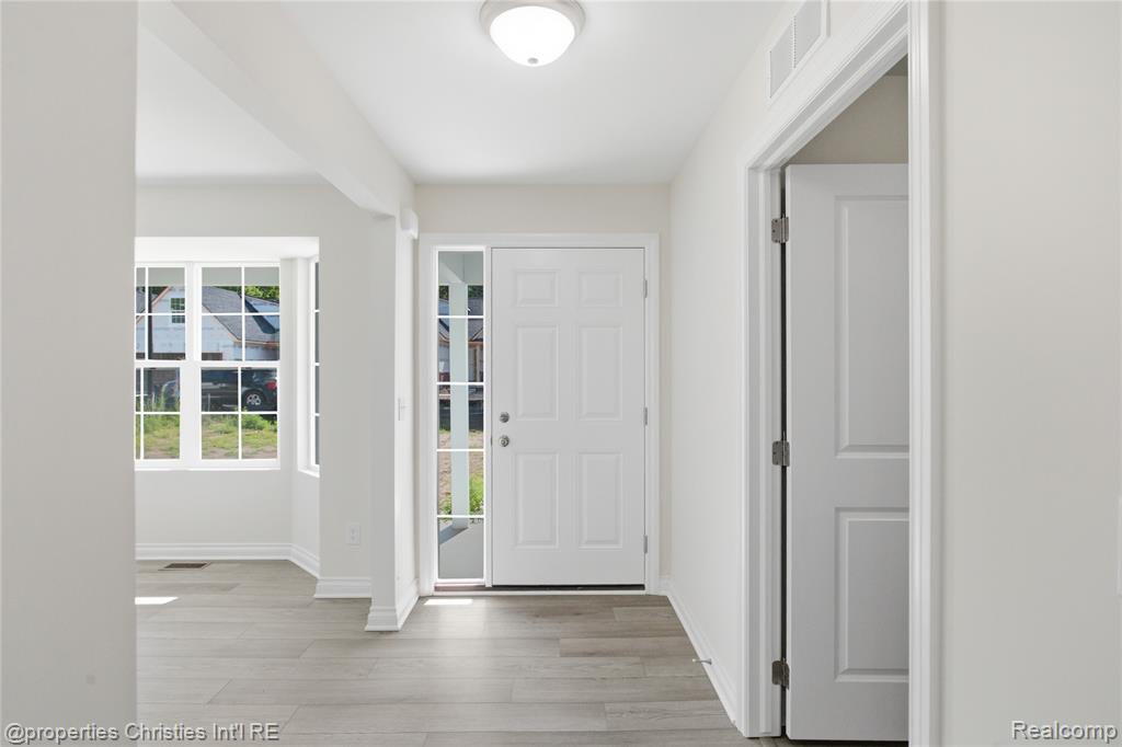 817 Nelsons Ridge Drive, Howell, MI 48843 — photo 2