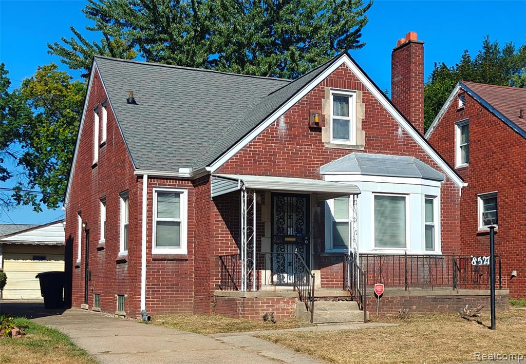 8527 Whitcomb Street — photo