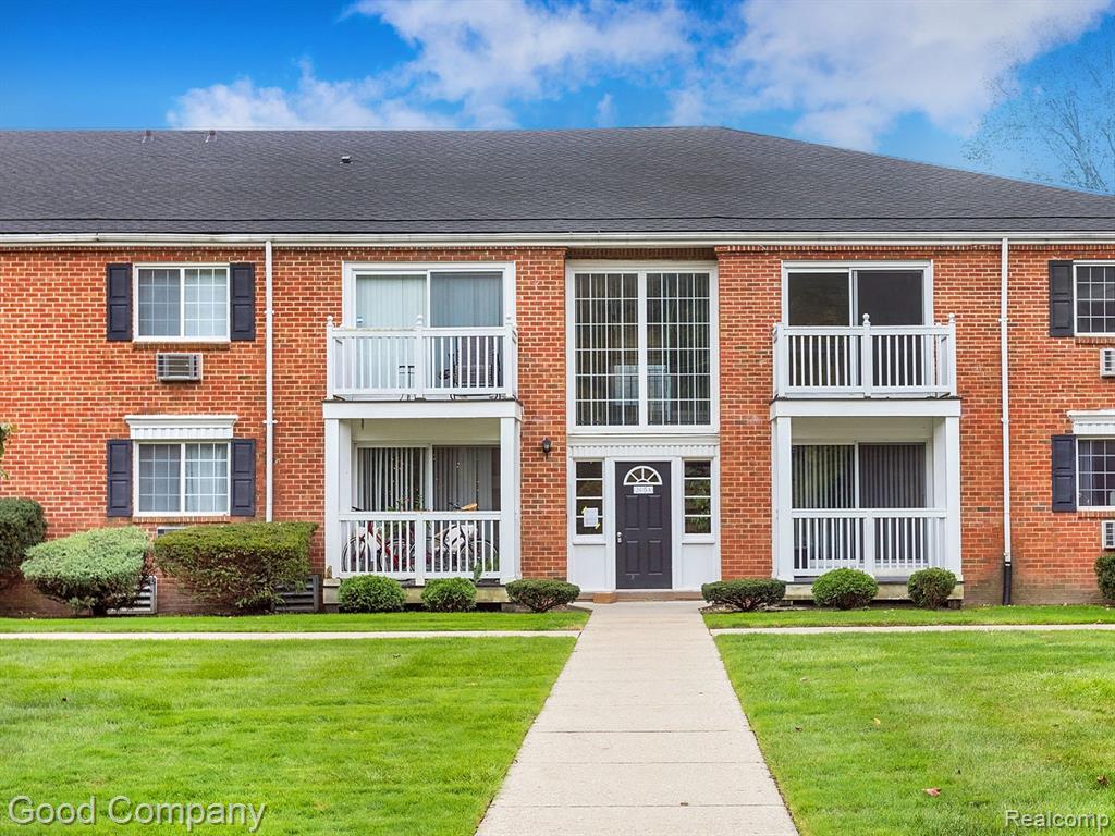 2405 Torquay Avenue 101 — photo