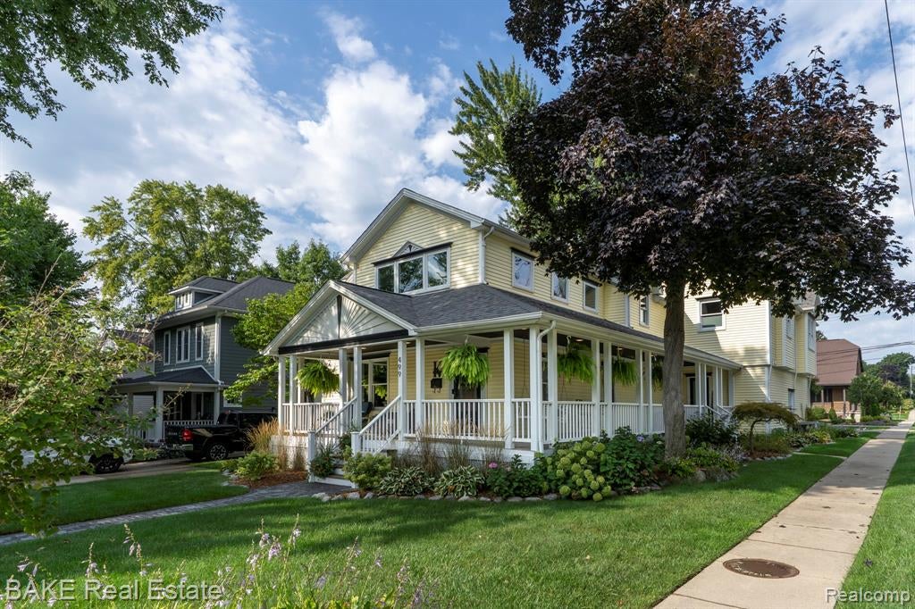 499 N Evergreen Street — photo