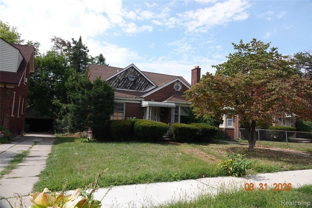 15371 Lindsay Street — photo