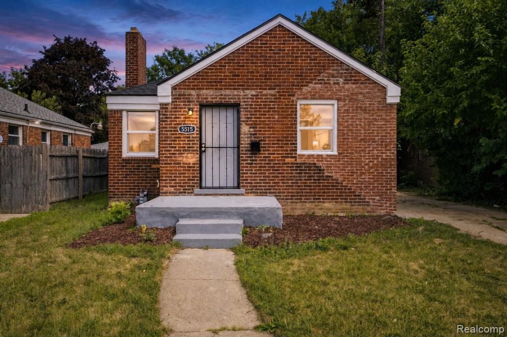 5515 E Outer Drive — photo