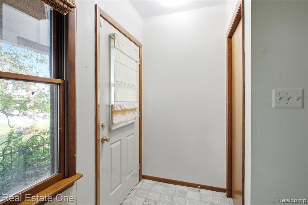 5431 Putnam Drive — photo