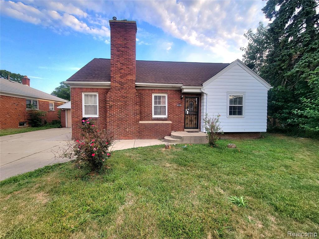 8238 Fisher Avenue — photo