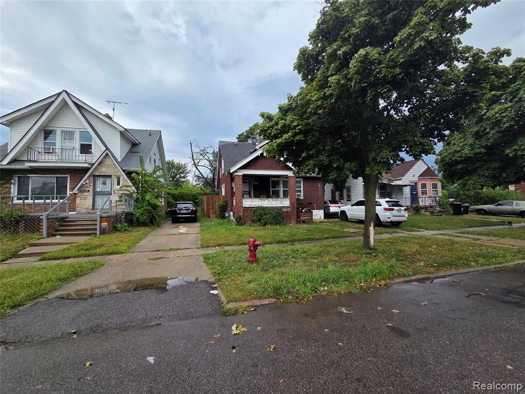 10360 Crocuslawn Street — photo