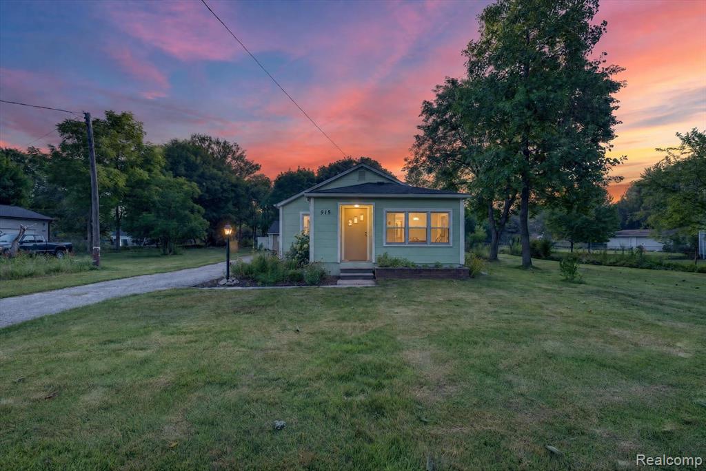 915 Olive Street — photo