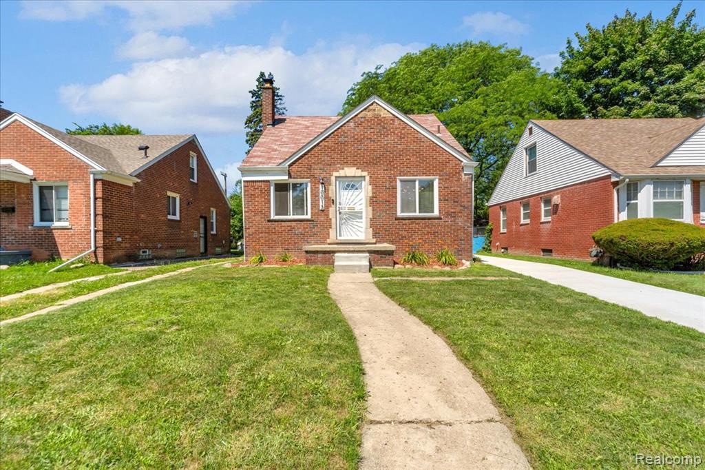 10013 Warwick Street — photo