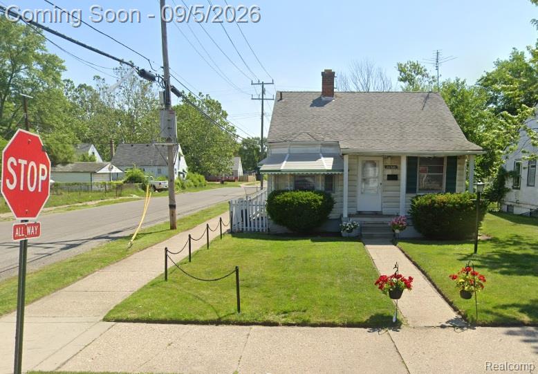 20320 Dresden Street — photo