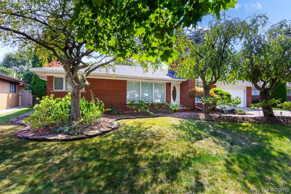 15703 Pleasant Avenue — photo