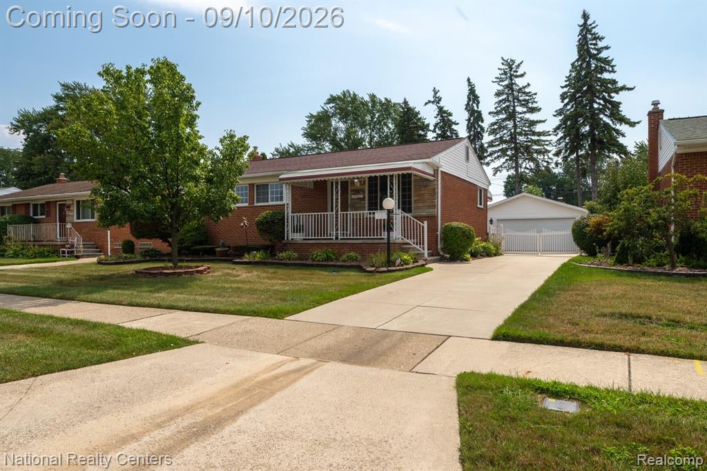 27923 Maplewood Street — photo