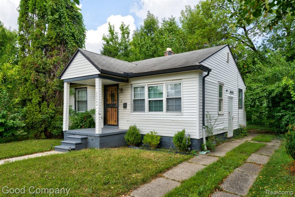 18052 Mackay Street — photo