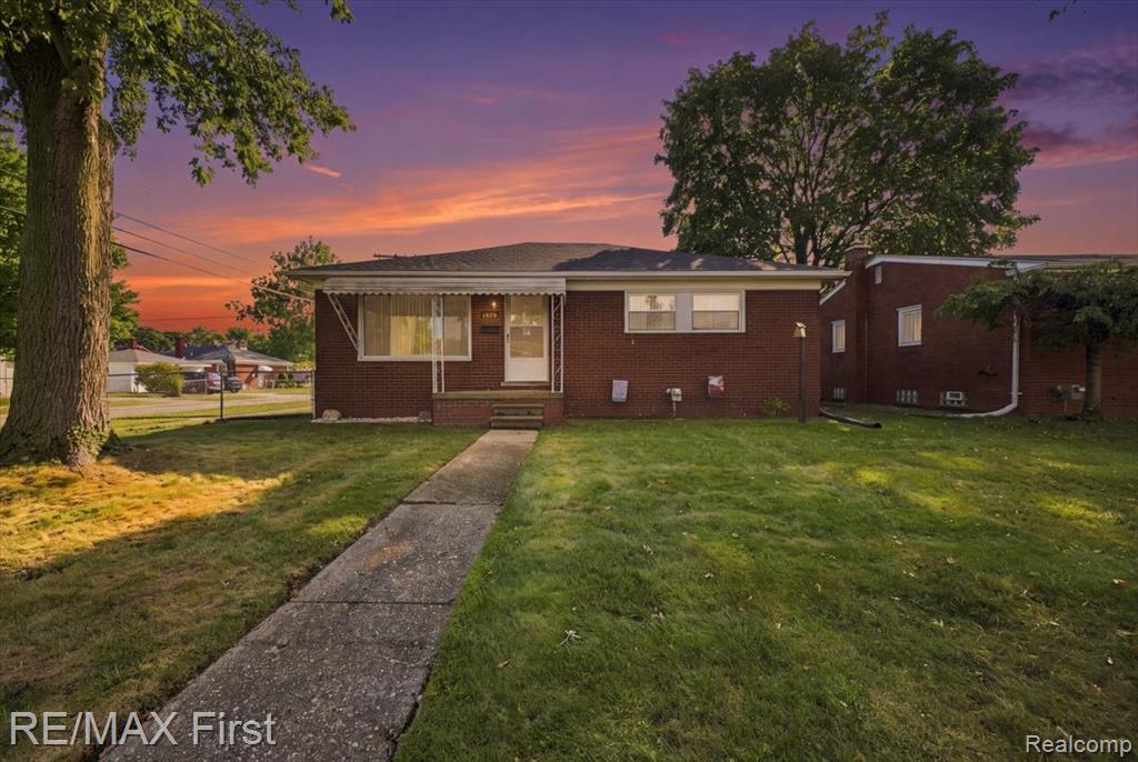 24704 Greenbrier Avenue — photo