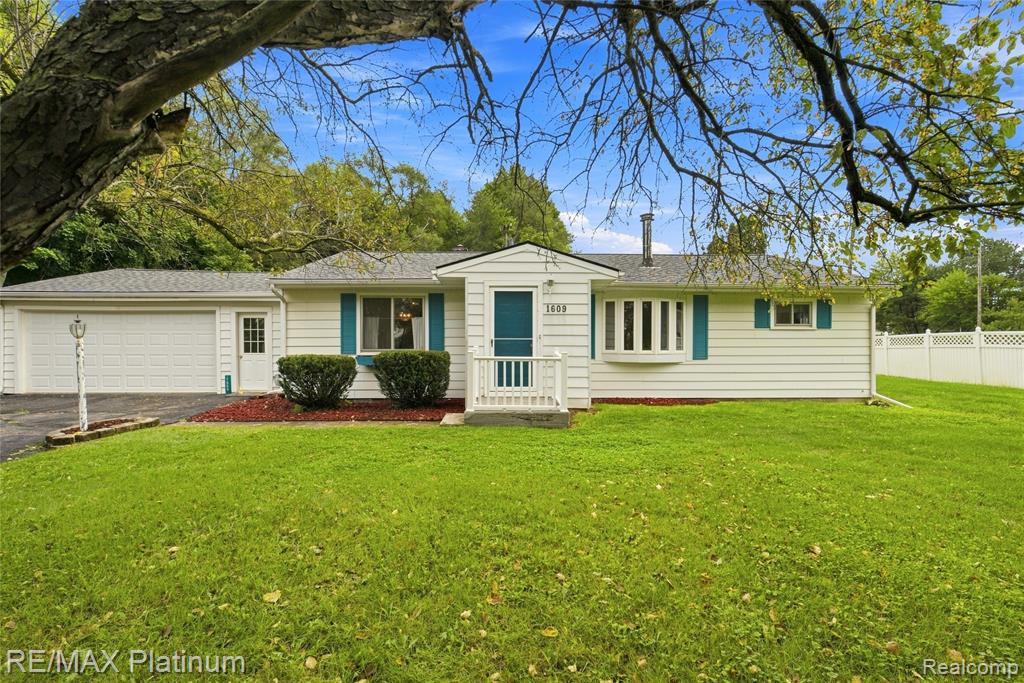 1609 W Dewey Road — photo