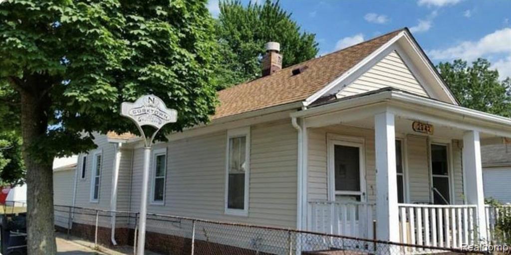 2942 Cochrane Street — photo