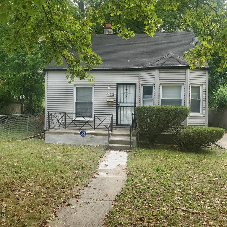 18231 Pembroke Avenue — photo