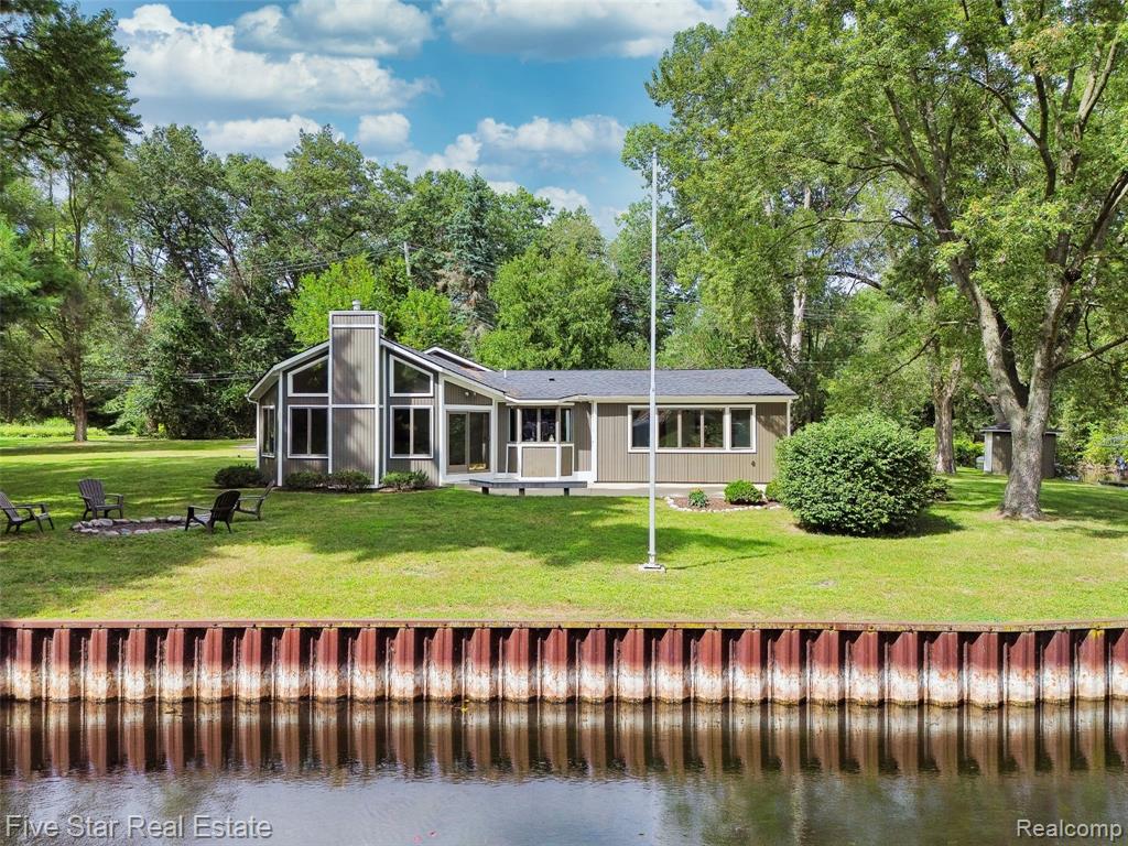 9045 Commerce Road, Commerce Twp, MI 48382 — photo 2