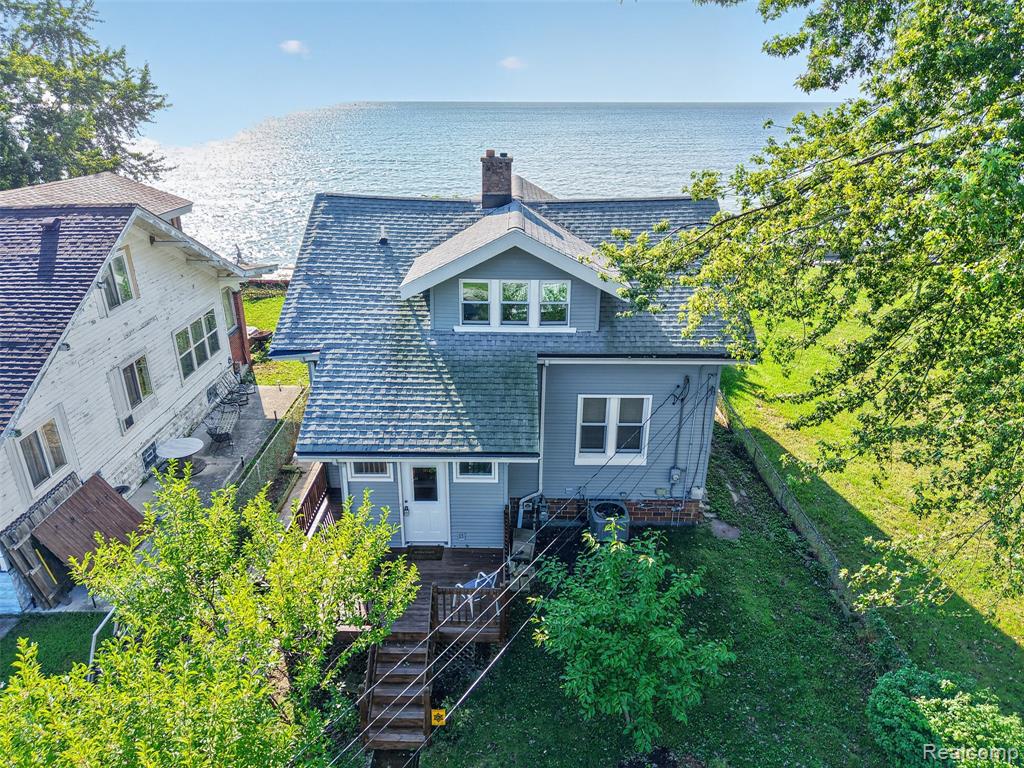 3008 Lakeshore Drive — photo