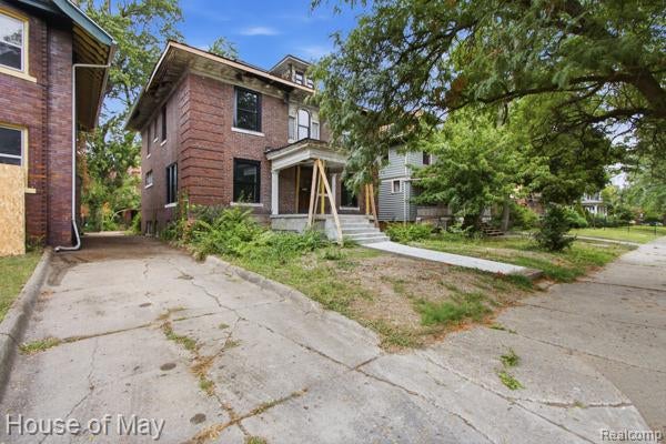 676 Atkinson Street — photo