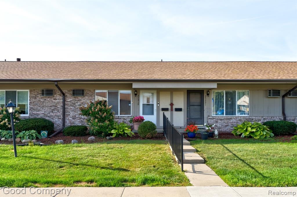 25219 Potomac Drive — photo
