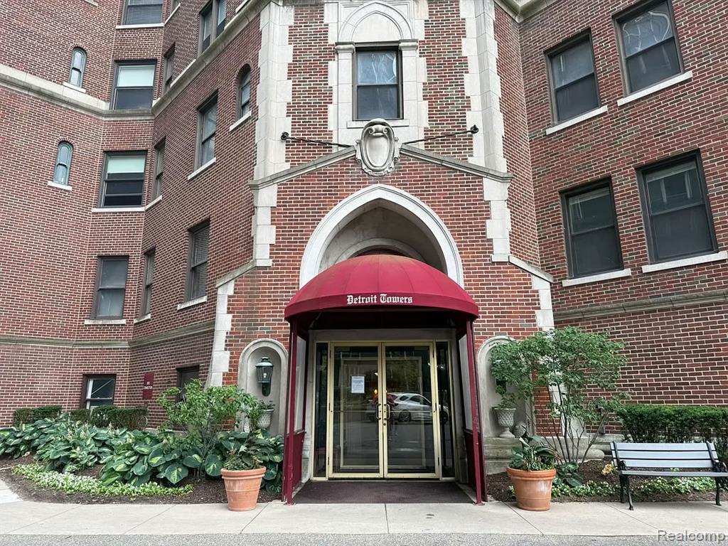 8162 E Jefferson Avenue Mezzanine B — photo