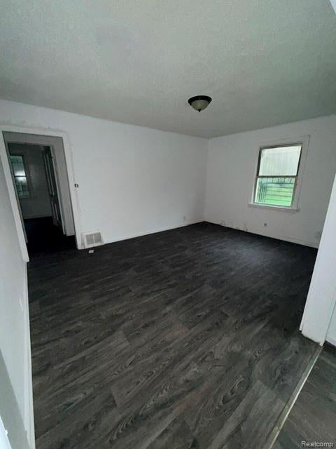 136 E McClellan Street, Flint, MI 48505 — photo 3